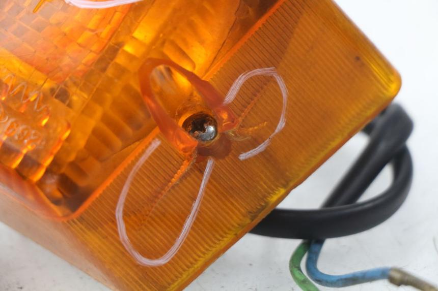 photo de CLIGNOTANT AVANT PEUGEOT SX 80 (1986 - 1995) - Points de fixation