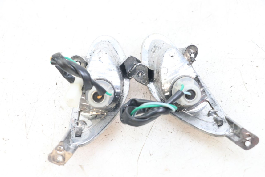 photo de CLIGNOTANT AVANT BAOTIAN TRAVEL SPIRIT 50 (2010 - 2012) - Autre angle de vue