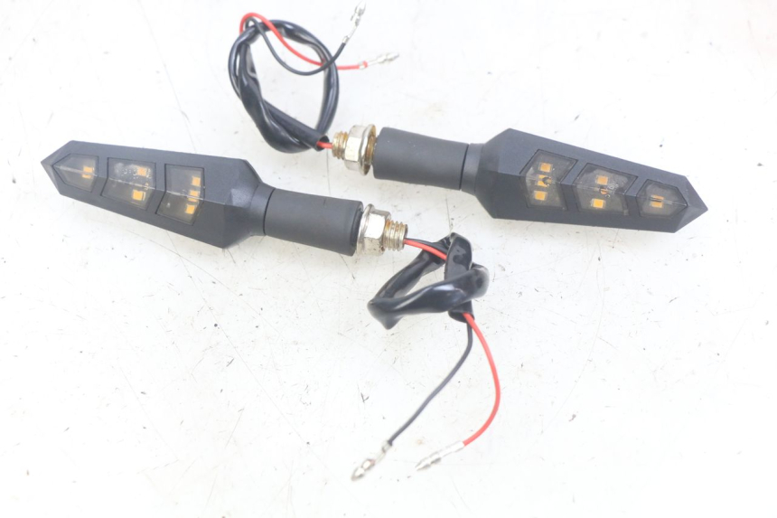 photo de CLIGNOTANT AVANT MOTRAC URBAN 4T 50 (2016 - 2024) - Points de fixation