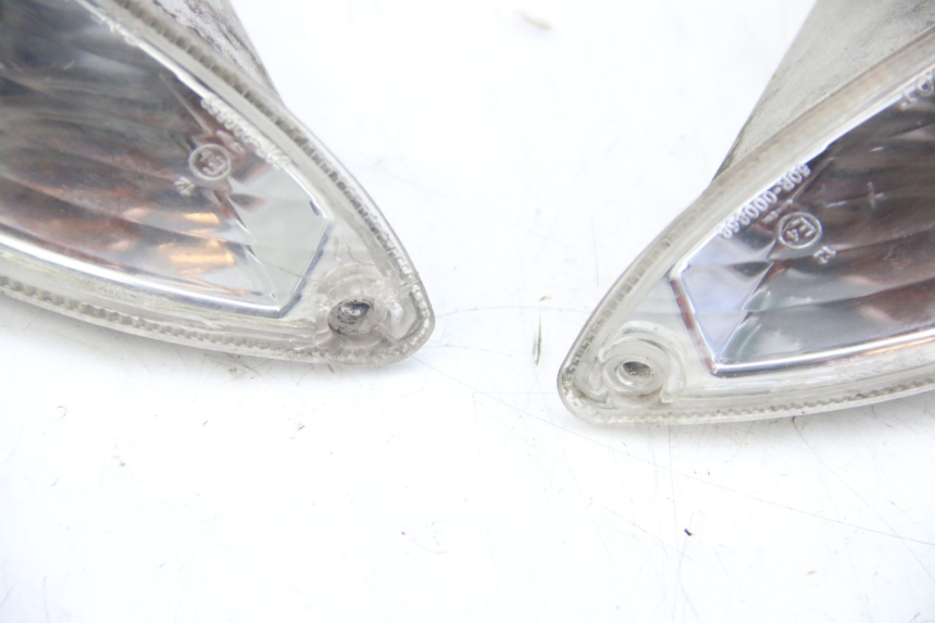 photo de CLIGNOTANT AVANT PIAGGIO VESPA S 2T 50 (2007 - 2014) - Autre angle de vue