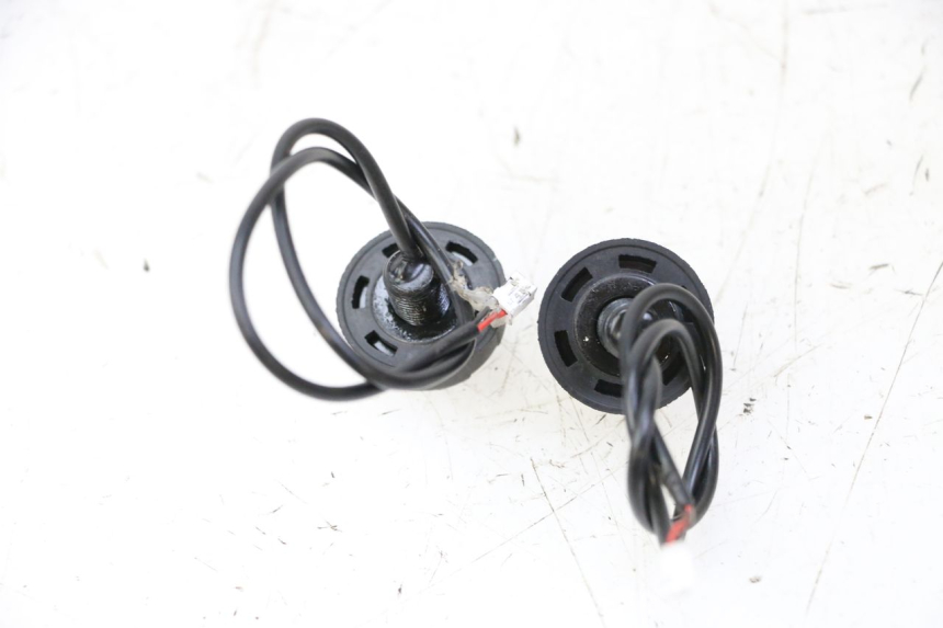 photo de CLIGNOTANT AVANT DUALTRON VICTOR LIMITED 1 - Gros plan technique