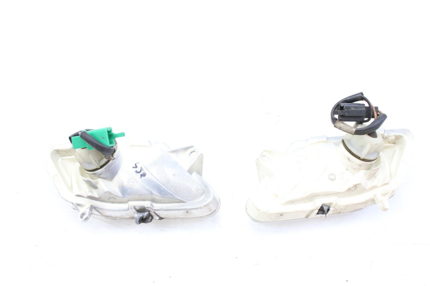 photo de CLIGNOTANT AVANT YAMAHA XMAX X-MAX 125 (2006 - 2009) - Autre angle de vue