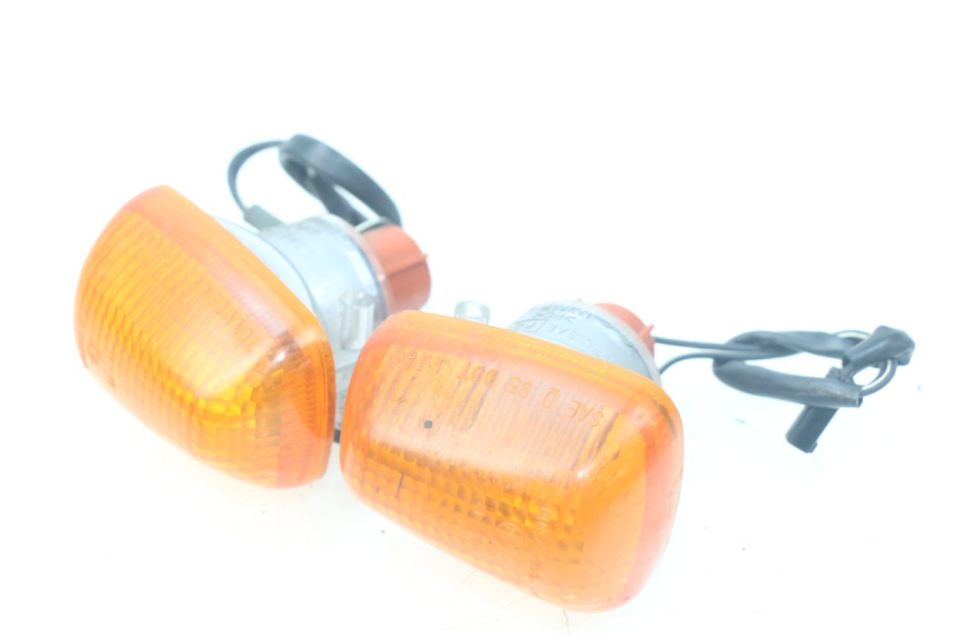 photo de CLIGNOTANT AVANT SUZUKI XF FREEWIND 650 (1997 - 2003) - Gros plan technique