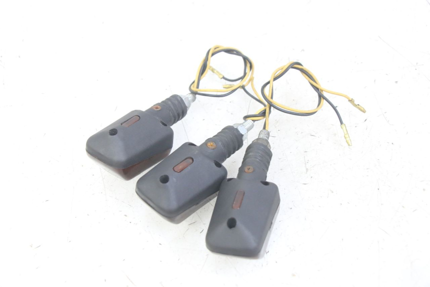 photo de CLIGNOTANT AVANT YAMAHA XJN DIVERSION 600 (2000 - 2003) - Autre angle de vue