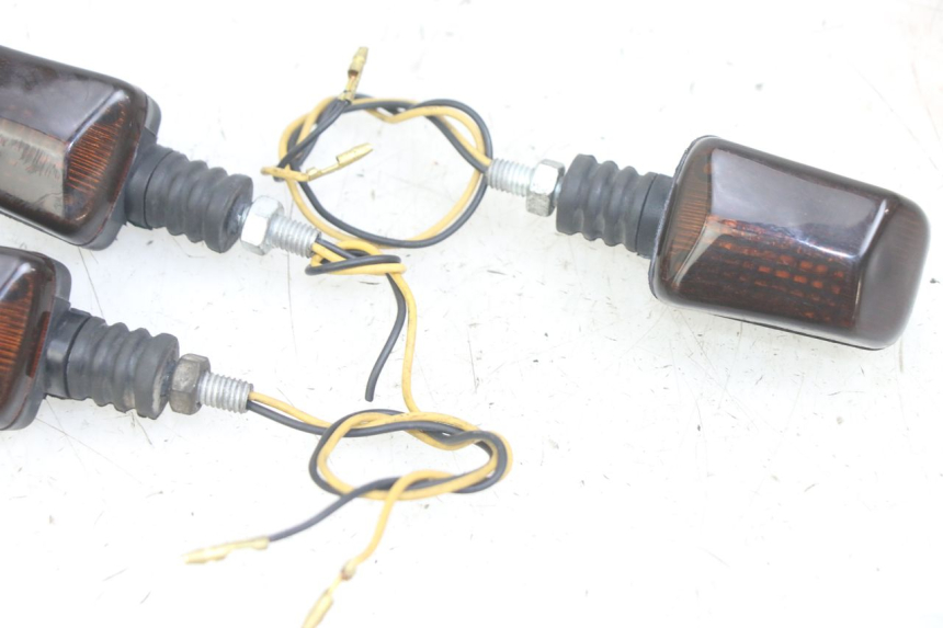 photo de CLIGNOTANT AVANT YAMAHA XJN DIVERSION 600 (2000 - 2003) - Points de fixation