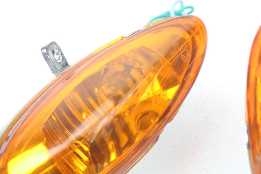 photo de CLIGNOTANT AVANT KINROAD XT T-8 125 (2006 - 2006) - Marquages et références