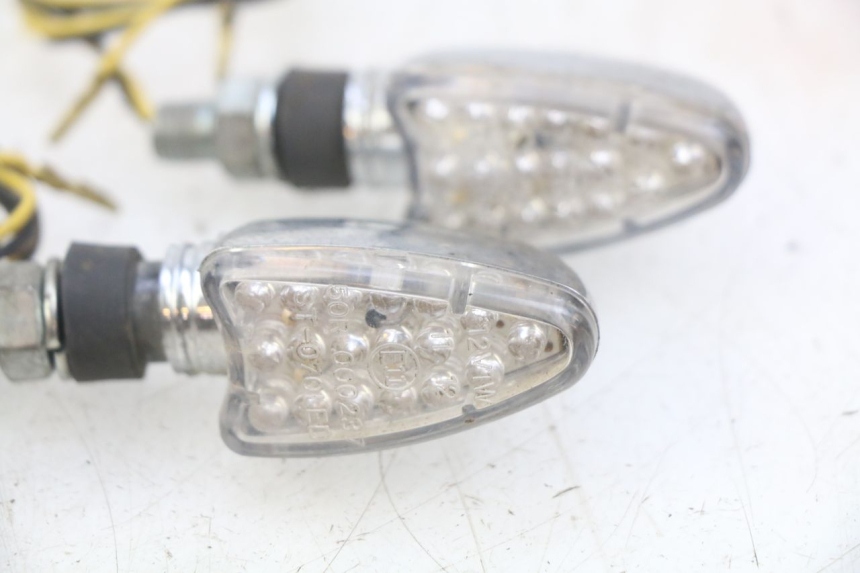 photo de CLIGNOTANT AVANT KAWASAKI ZEPHYR 1100 ( - 1995) - Détails caractéristiques