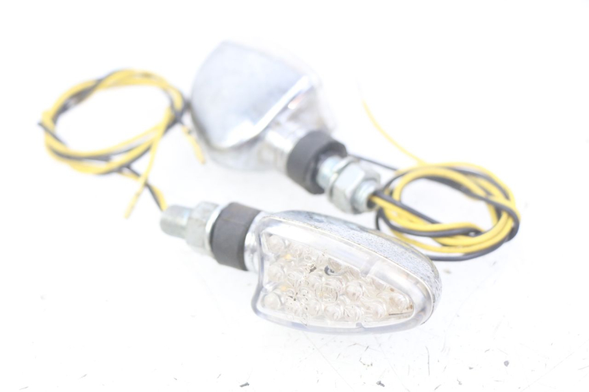 photo de CLIGNOTANT AVANT KAWASAKI ZEPHYR 1100 ( - 1995) - Autre angle de vue