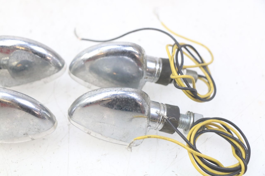 photo de CLIGNOTANT AVANT KAWASAKI ZEPHYR 1100 ( - 1995) - Gros plan technique