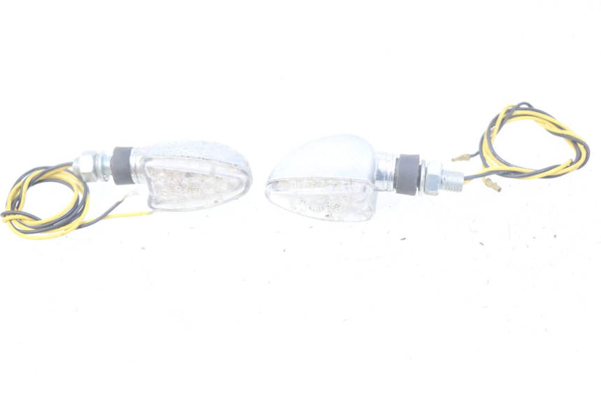 photo de CLIGNOTANT AVANT KAWASAKI ZEPHYR 1100 ( - 1995) - Marquages et références