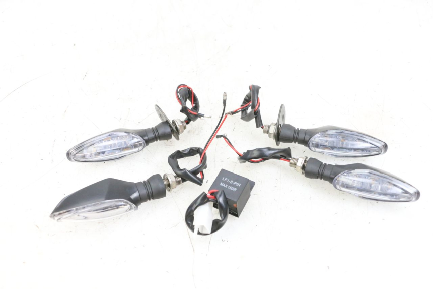 photo de CLIGNOTANT AVANT KAWASAKI ZR 7 750 (1999 - 2004) - Vue principale