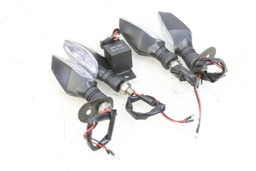 photo de CLIGNOTANT AVANT KAWASAKI ZR 7 750 (1999 - 2004) - Détail de la pièce