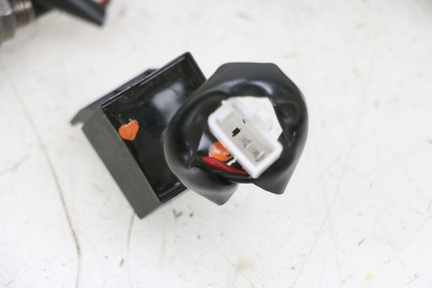 photo de CLIGNOTANT AVANT KAWASAKI ZR 7 750 (1999 - 2004) - Pièce contrôlée