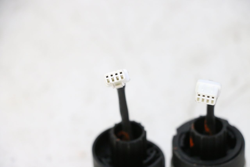 photo de CLIGNOTANT AVANT SEGWAY NINEBOT ZT3 PRO 1 - Zoom état d’usage