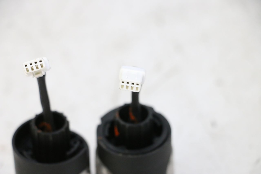 photo de CLIGNOTANT AVANT SEGWAY NINEBOT ZT3 PRO 1 - Autre angle de vue