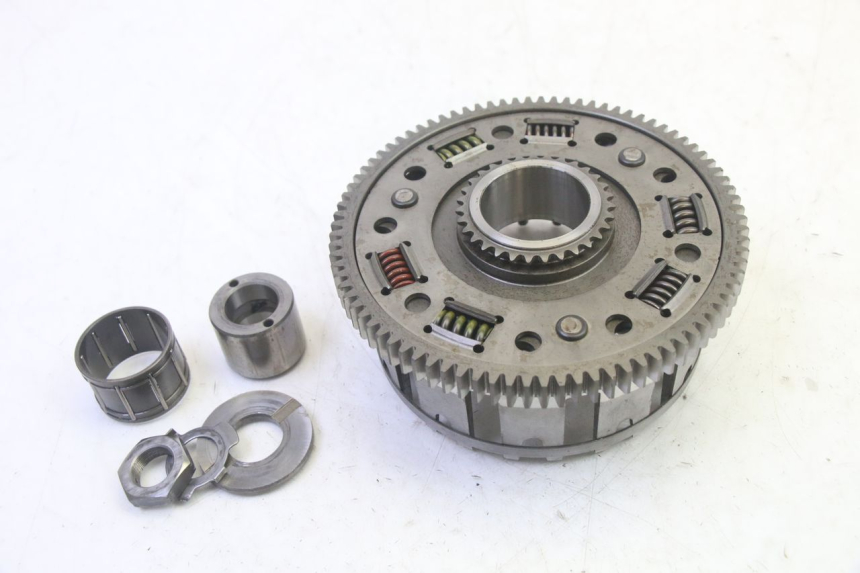 photo de CLOCHE EMBRAYAGE YAMAHA FZ6 N FAZER 600 (2004 - 2006) - Gros plan technique