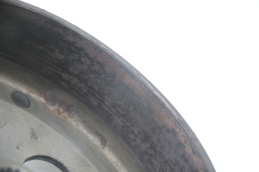 photo de CLOCHE EMBRAYAGE YAMAHA YP MAJESTY 125 (2007 - 2010) - Gros plan technique