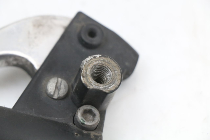 photo de COCOTTE FREIN GAUCHE PIAGGIO FLY 4T 50 (2004 - 2010) - Points de fixation