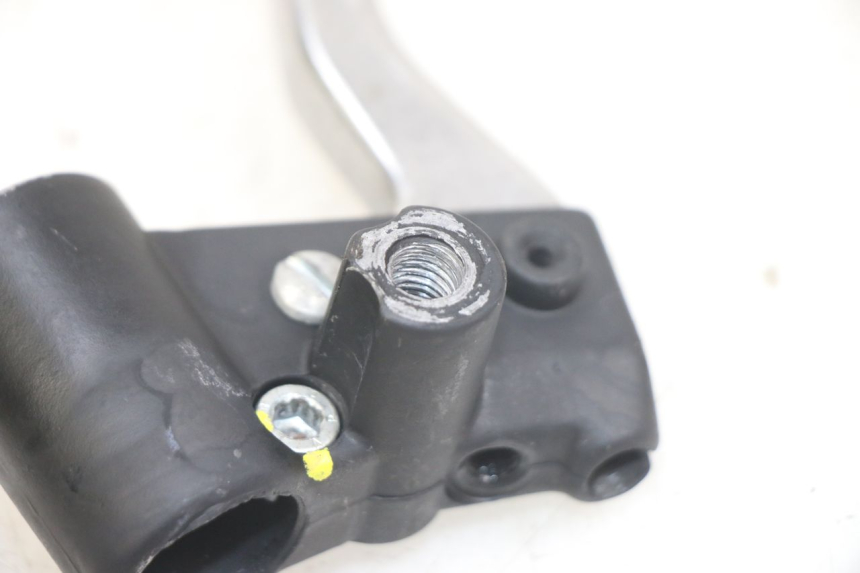 photo de COCOTTE FREIN GAUCHE PIAGGIO FLY 125 (2005 - 2012) - Gros plan technique