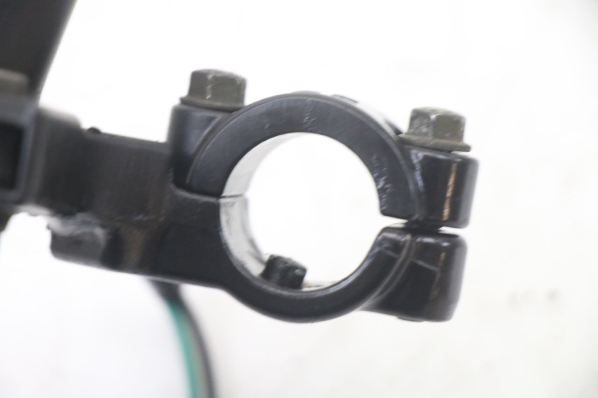 photo de COCOTTE FREIN GAUCHE KYMCO DINK 4T 50 (2007 - 2018) - Gros plan technique