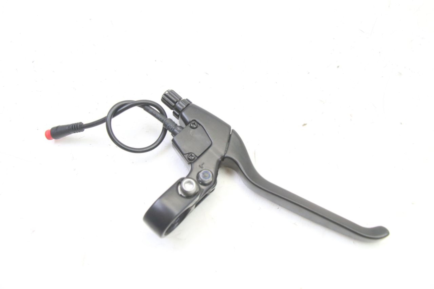 photo de COCOTTE FREIN GAUCHE NAMI STELLAR 1 - Gros plan technique