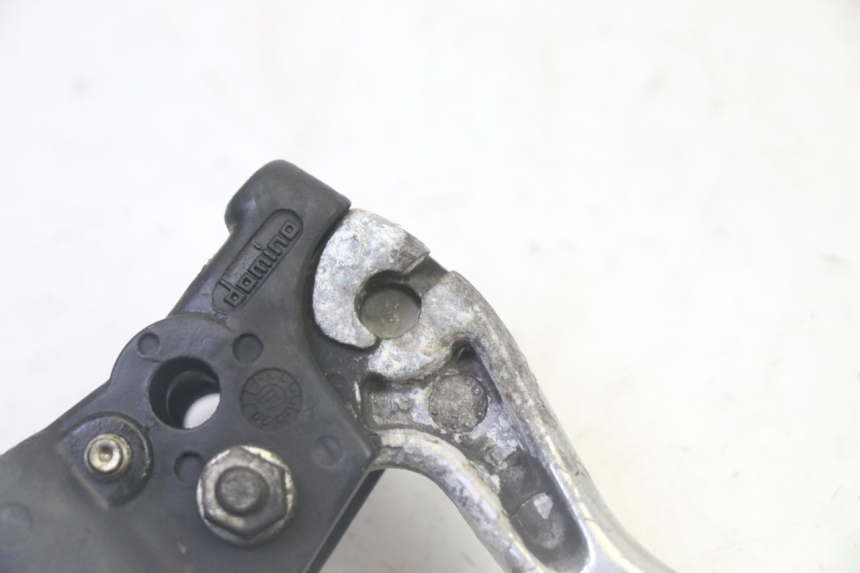 photo de COCOTTE FREIN GAUCHE PIAGGIO VESPA S 2T 50 (2007 - 2014) - Gros plan technique