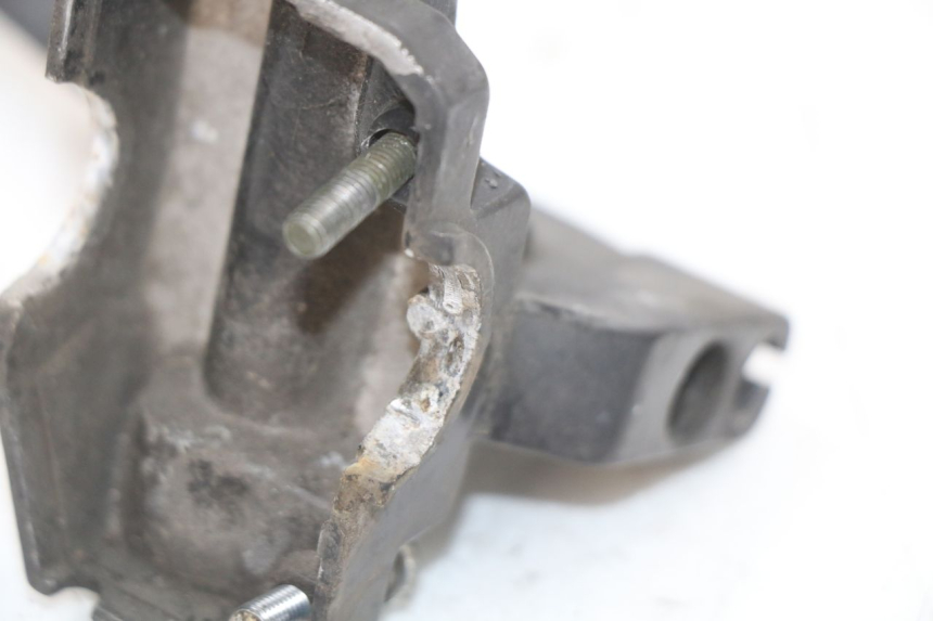 photo de COCOTTE FREIN GAUCHE PEUGEOT VIVACITY NEW 4T 50 (2008 - 2017) - Points de fixation