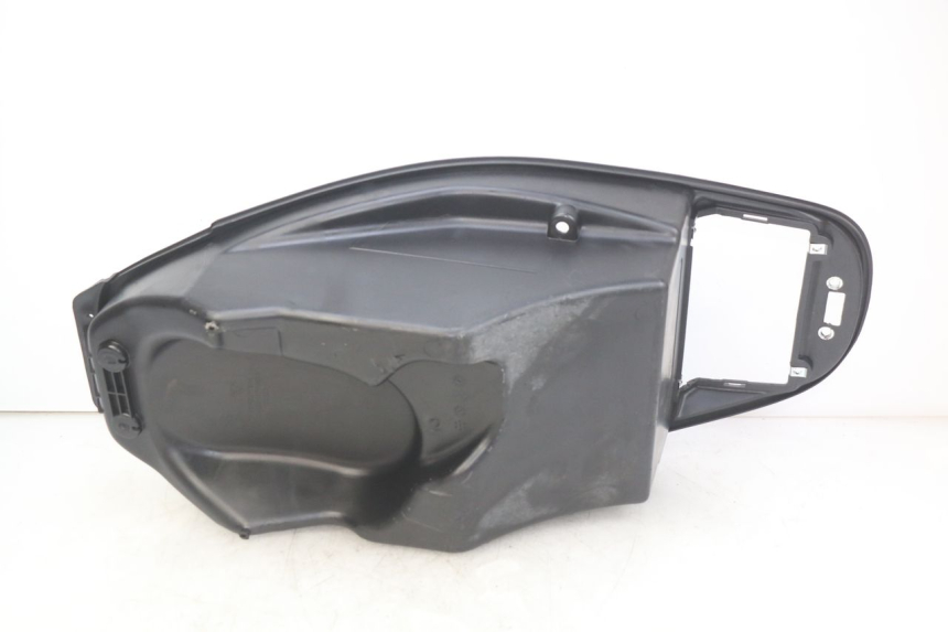 photo de COFFRE SELLE KYMCO AGILITY 16+ 4T 50 (2018 - 2023) - Gros plan technique