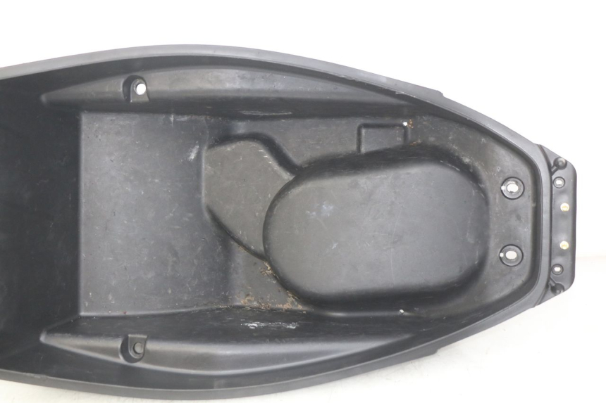 photo de COFFRE SELLE KYMCO AGILITY 16+ 4T 50 (2018 - 2023) - Pièce contrôlée