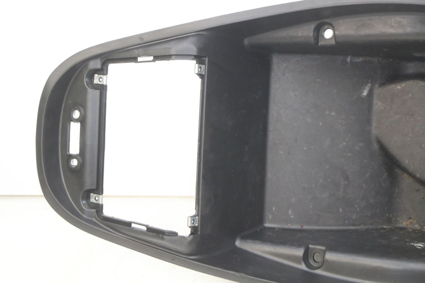 photo de COFFRE SELLE KYMCO AGILITY 16+ 4T 50 (2018 - 2023) - Marquages et références