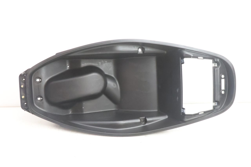 photo de COFFRE SELLE KYMCO AGILITY CITY 16P 125 (2015 - 2024) - Détail de la pièce