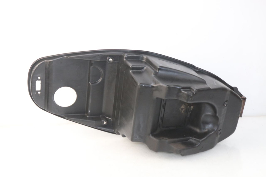 photo de COFFRE SELLE KYMCO AGILITY CITY 4T 50 (2008 - 2016) - Autre angle de vue