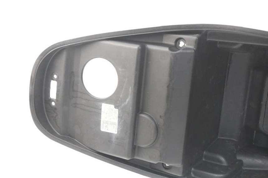 photo de COFFRE SELLE KYMCO AGILITY CITY 4T 50 (2008 - 2016) - Points de fixation