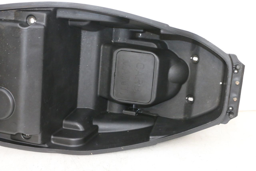 photo de COFFRE SELLE KYMCO AGILITY CITY 4T 50 (2008 - 2016) - État de surface