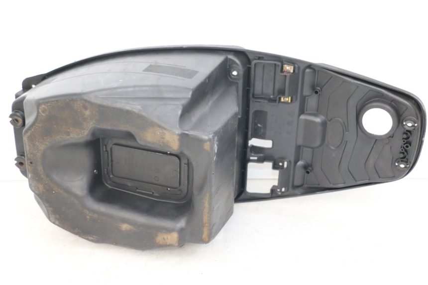 photo de COFFRE SELLE KYMCO AGILITY RS 4T 50 (2009 - 2013) - Détail de la pièce