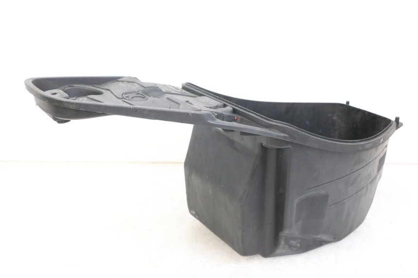 photo de COFFRE SELLE KYMCO AGILITY RS 4T 50 (2009 - 2013) - Gros plan technique