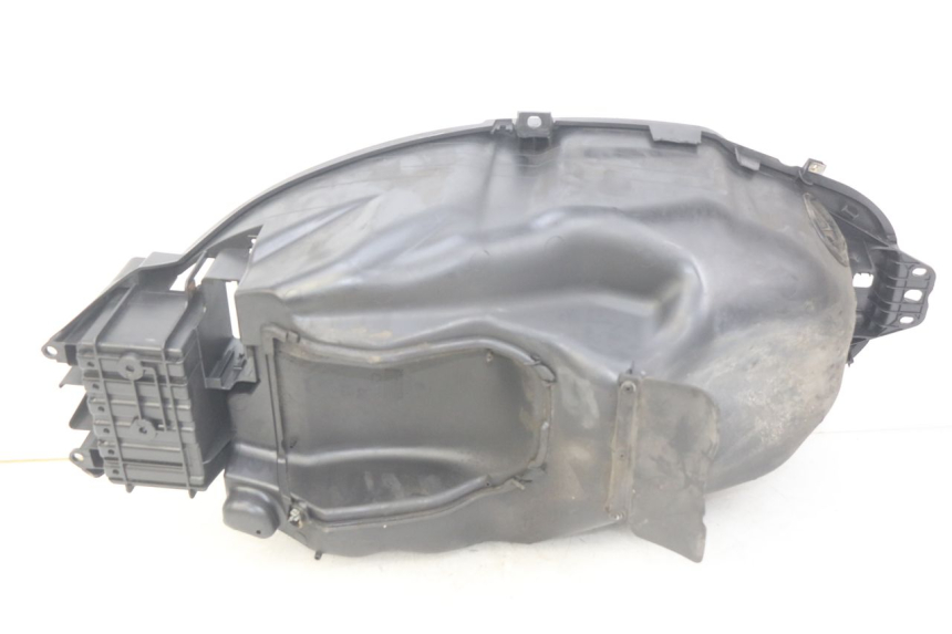 photo de COFFRE SELLE PIAGGIO BEVERLY 125 (2010 - 2015) - Détail de la pièce