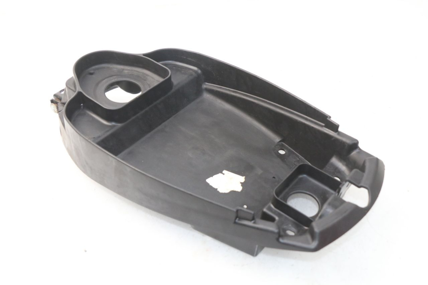 photo de COFFRE SELLE MBK BOOSTER SPIRIT 50 (2004 - 2017) - Gros plan technique