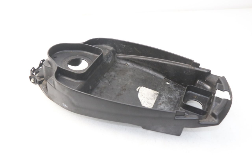 photo de COFFRE SELLE MBK BOOSTER SPIRIT 50 (2004 - 2017) - Gros plan technique