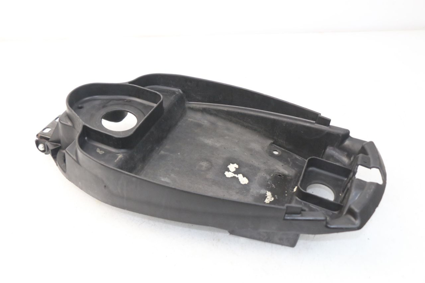 photo de COFFRE SELLE MBK BOOSTER SPIRIT NAKED 50 (2004 - 2017) - Gros plan technique