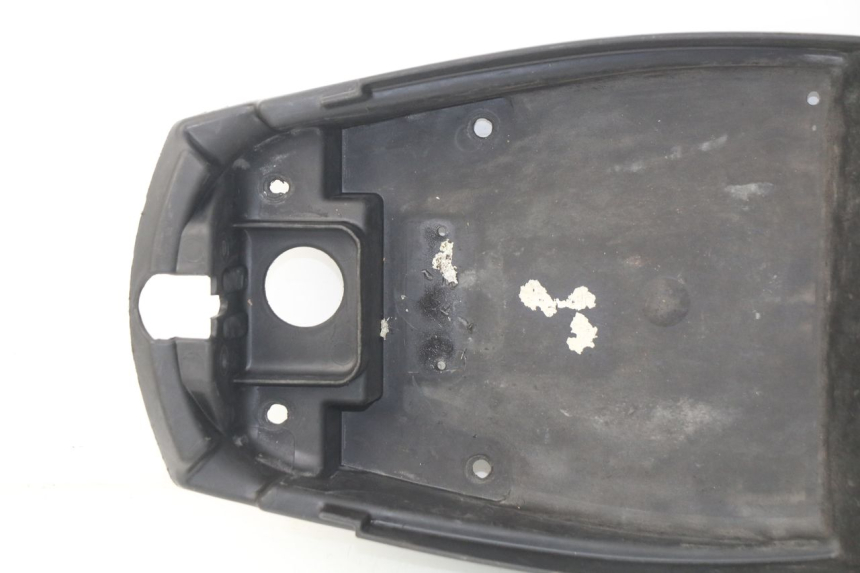 photo de COFFRE SELLE MBK BOOSTER SPIRIT NAKED 50 (2004 - 2017) - Points de fixation