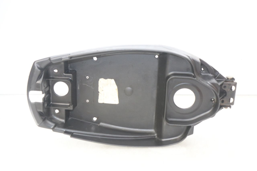 photo de COFFRE SELLE MBK BOOSTER SPIRIT NAKED 50 (2004 - 2017) - Détail de la pièce