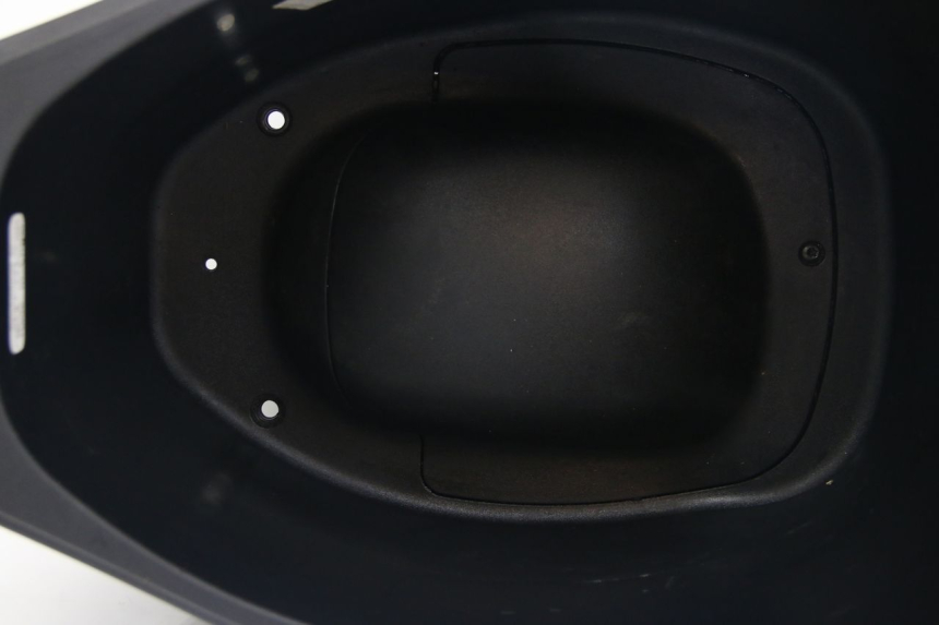 photo de COFFRE SELLE DERBI BOULEVARD 50 (2009 - 2006) - État de surface