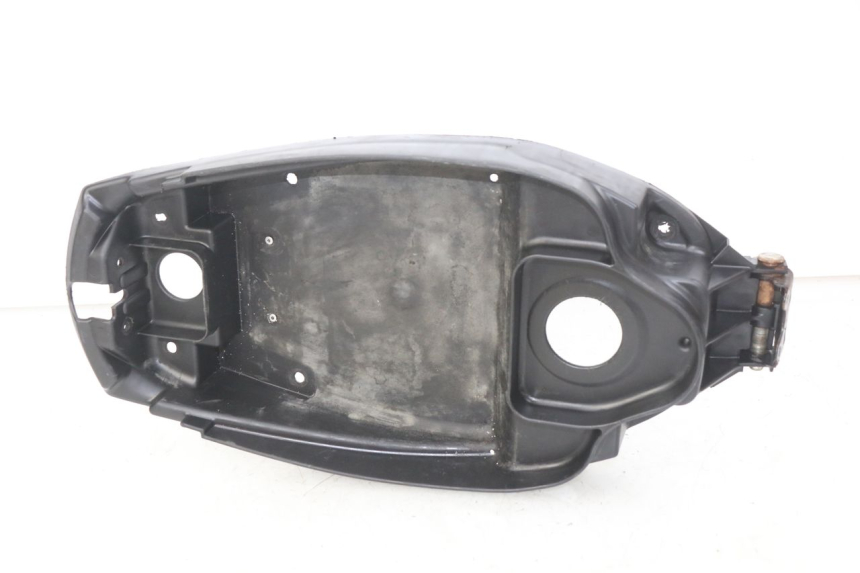 photo de COFFRE SELLE YAMAHA BW'S NAKED 50 (2008 - 2019) - Détail de la pièce