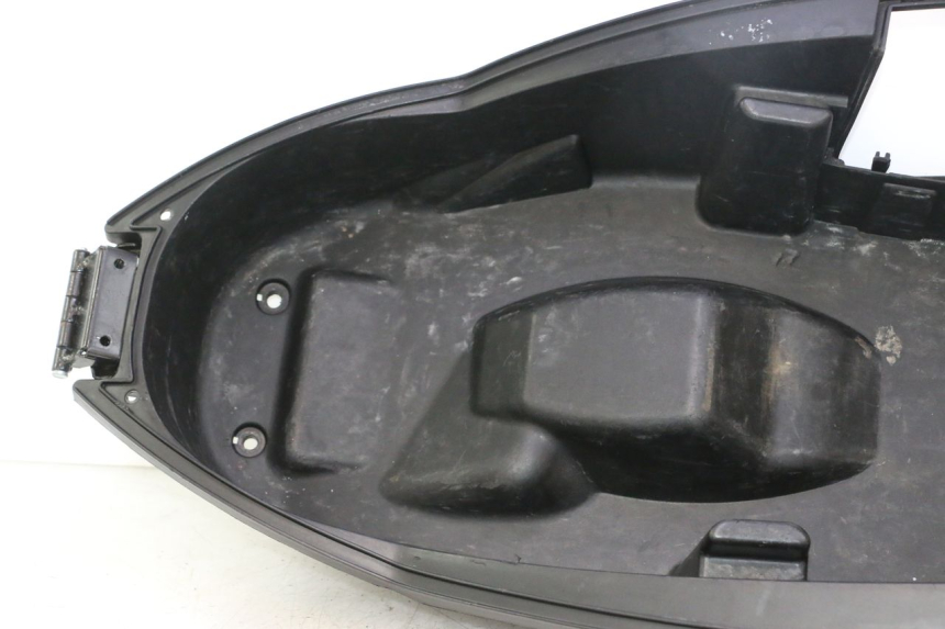 photo de COFFRE SELLE PEUGEOT CITYSTAR 2T 50 (2018 - 2021) - Détail de la pièce