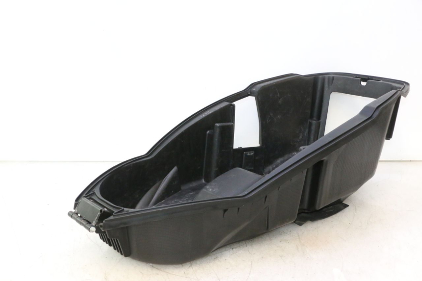 photo de COFFRE SELLE PEUGEOT CITYSTAR 2T 50 (2018 - 2021) - Gros plan technique