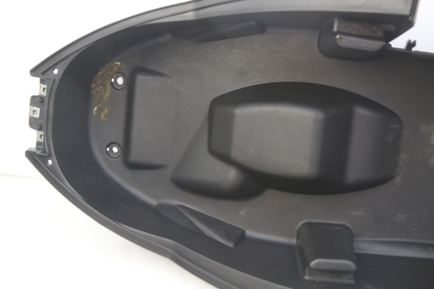 photo de COFFRE SELLE PEUGEOT CITYSTAR 125 (2011 - 2017) - Marquages et références
