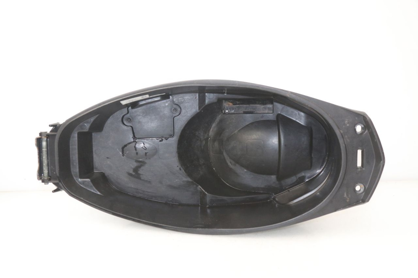 photo de COFFRE SELLE YAMAHA CYGNUS X 125 (2004 - 2007) - Détail de la pièce