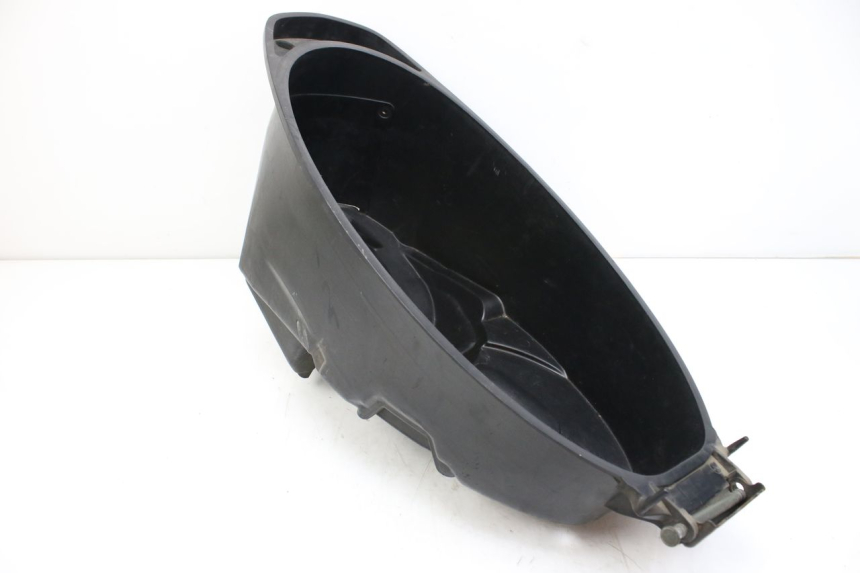 photo de COFFRE SELLE YAMAHA CYGNUS X INJECTION 125 (2007 - 2013) - Autre angle de vue