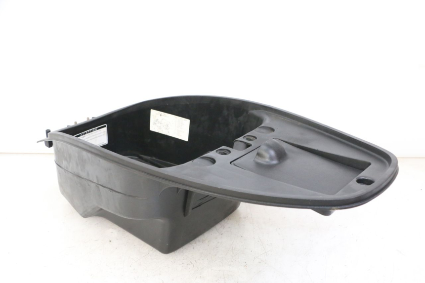 photo de COFFRE SELLE DAELIM BESBI 125 (2007 - 2008) - Gros plan technique